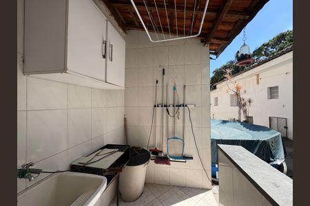 Casa à venda com 600m², 6 quartos e 4 vagasCasa 2 - Área de serviço 