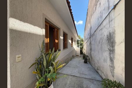 Casa à venda com 600m², 6 quartos e 4 vagasEntrada / Corredor Externo