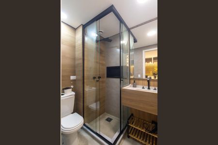 Banheiro Social de kitnet/studio para alugar com 1 quarto, 17m² em Centro, Curitiba