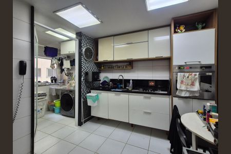 Apartamento à venda com 118m², 3 quartos e 2 vagas Apartamento à venda com 118m², 3 quartos e 2 vagasCozinha