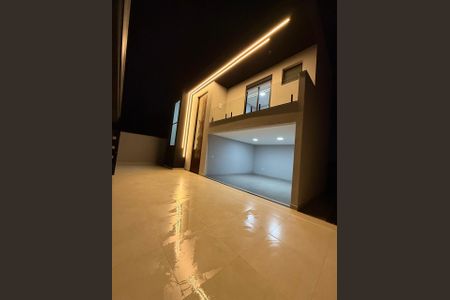 Casa para alugar com 170m², 3 quartos e 4 vagas Casa para alugar com 170m², 3 quartos e 4 vagasFachada