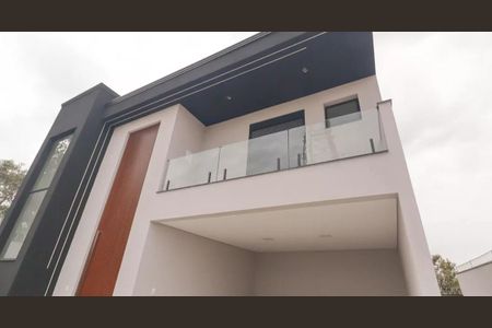 Casa para alugar com 170m², 3 quartos e 4 vagas Casa para alugar com 170m², 3 quartos e 4 vagasFachada