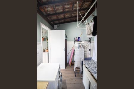 Casa à venda com 148m², 4 quartos e 2 vagas Casa à venda com 148m², 4 quartos e 2 vagasÁrea de serviço