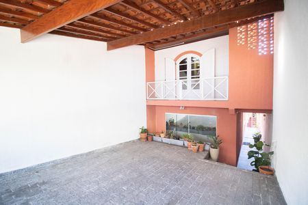 Casa à venda com 148m², 4 quartos e 2 vagas Casa à venda com 148m², 4 quartos e 2 vagasGaragem