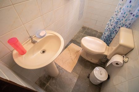 Casa à venda com 148m², 4 quartos e 2 vagas Casa à venda com 148m², 4 quartos e 2 vagasBanheiro da Suíte 2