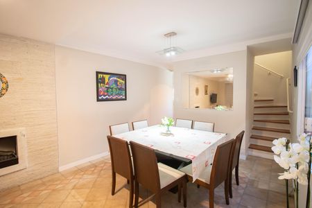 Casa à venda com 148m², 4 quartos e 2 vagas Casa à venda com 148m², 4 quartos e 2 vagasSala de jantar