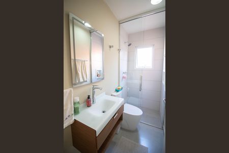 Casa à venda com 148m², 4 quartos e 2 vagas Casa à venda com 148m², 4 quartos e 2 vagasBanheiro social