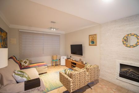 Casa à venda com 148m², 4 quartos e 2 vagas Casa à venda com 148m², 4 quartos e 2 vagasSala