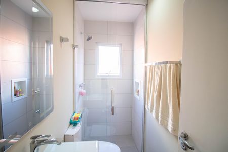 Casa à venda com 148m², 4 quartos e 2 vagas Casa à venda com 148m², 4 quartos e 2 vagasBanheiro social