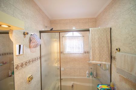Casa à venda com 148m², 4 quartos e 2 vagas Casa à venda com 148m², 4 quartos e 2 vagasBanheiro da suíte