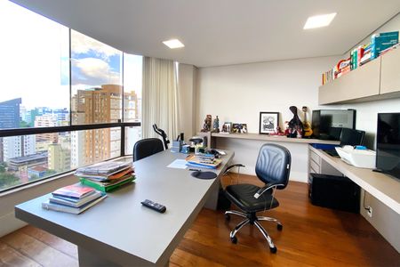 Apartamento à venda com 206m², 4 quartos e 3 vagasEscritório