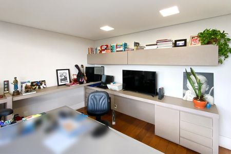 Apartamento à venda com 206m², 4 quartos e 3 vagasEscritório