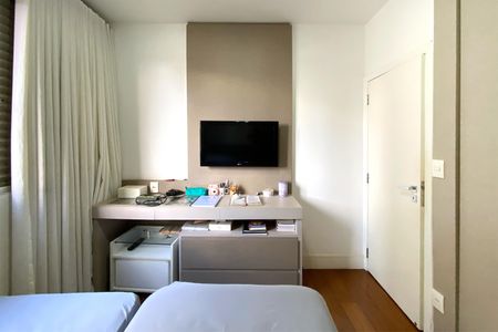 Apartamento à venda com 206m², 4 quartos e 3 vagasQuarto 2