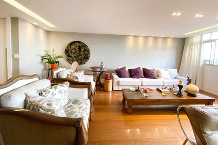 Apartamento à venda com 206m², 4 quartos e 3 vagasSala