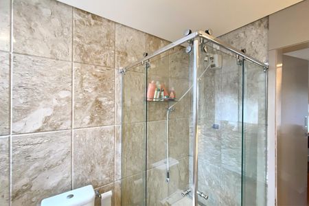 Apartamento à venda com 206m², 4 quartos e 3 vagasBanheiro da Suíte 1