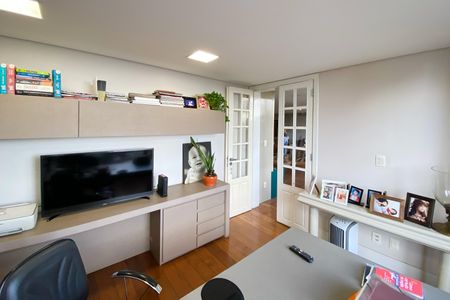 Apartamento à venda com 206m², 4 quartos e 3 vagasEscritório