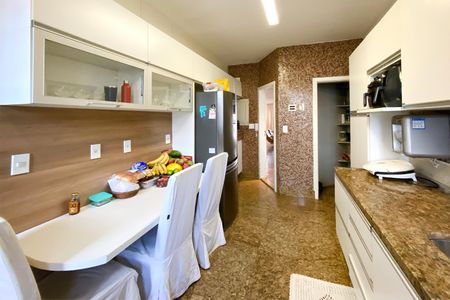Apartamento à venda com 206m², 4 quartos e 3 vagasCozinha