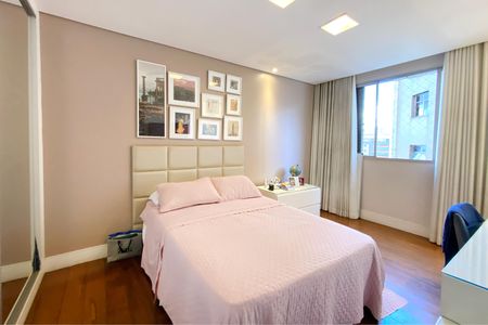 Apartamento à venda com 206m², 4 quartos e 3 vagasQuarto 3