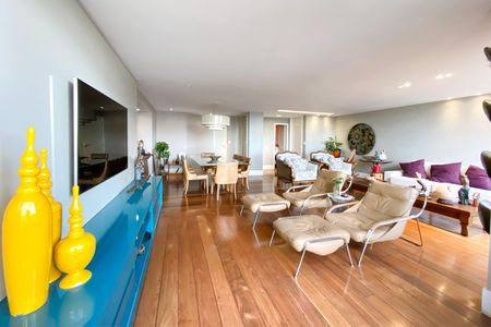 Apartamento à venda com 206m², 4 quartos e 3 vagasSala