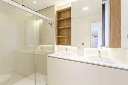 Apartamento à venda com 200m², 4 quartos e 3 vagasBanheiro da Suíte 2