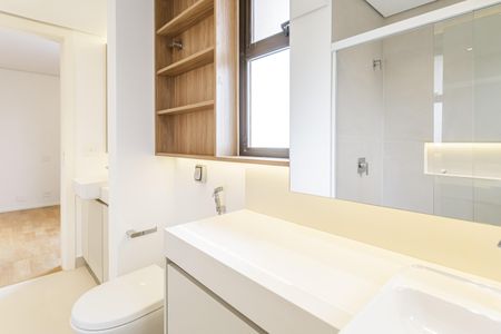 Apartamento à venda com 200m², 4 quartos e 3 vagasBanheiro da Suíte 1