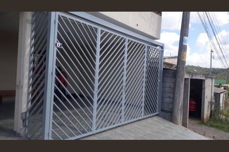 Casa à venda com 170m², 1 quarto e 2 vagas Casa à venda com 170m², 1 quarto e 2 vagasFachada