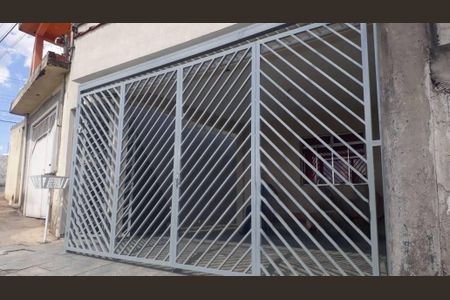 Casa à venda com 170m², 1 quarto e 2 vagas Casa à venda com 170m², 1 quarto e 2 vagasFachada