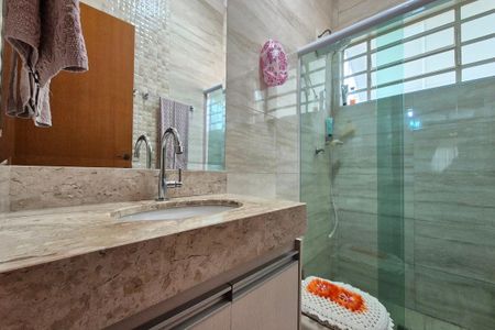 Casa à venda com 281m², 3 quartos e 2 vagasBanheiro