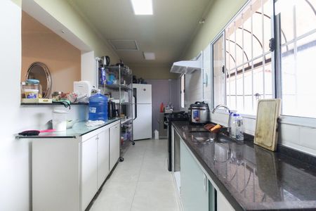 Casa à venda com 250m², 2 quartos e 3 vagas Casa à venda com 250m², 2 quartos e 3 vagasCozinha