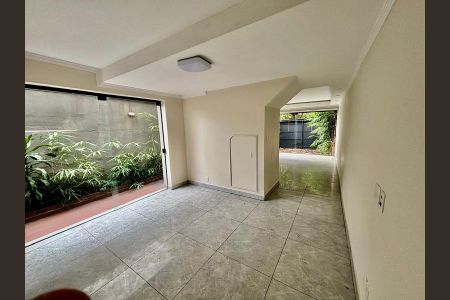 Sala de casa à venda com 3 quartos, 140m² em Itaim Bibi, São Paulo