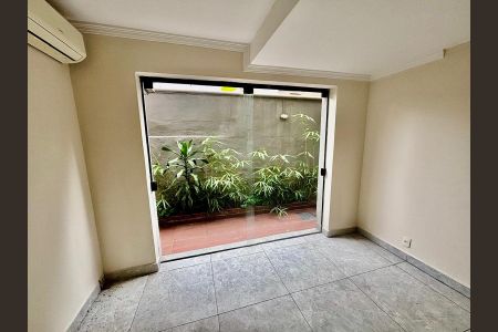 Sala de casa à venda com 3 quartos, 140m² em Itaim Bibi, São Paulo