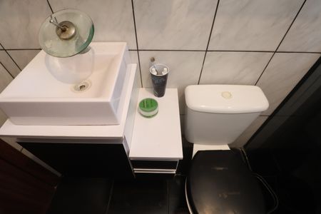 Banheiro de casa à venda com 2 quartos, 43m² em São José, Canoas