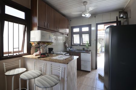 Sala e Cozinha de casa à venda com 2 quartos, 43m² em São José, Canoas