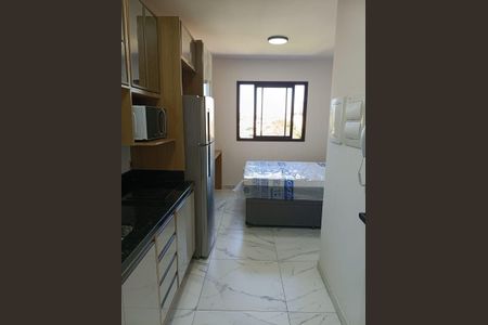 Quarto de kitnet/studio para alugar com 1 quarto, 17m² em Novo Mundo, Curitiba