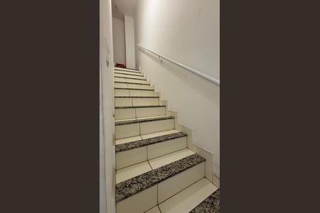 Apartamento à venda com 102m², 2 quartos e 1 vagaEscada