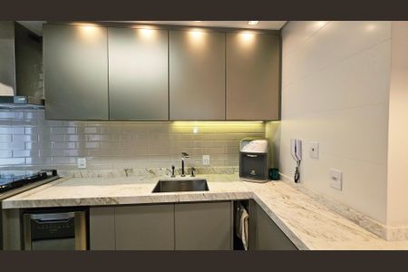 Apartamento à venda com 113m², 3 quartos e 2 vagas Apartamento à venda com 113m², 3 quartos e 2 vagasCozinha e Área de Serviço