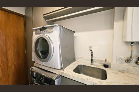 Apartamento à venda com 113m², 3 quartos e 2 vagas Apartamento à venda com 113m², 3 quartos e 2 vagasCozinha e Área de Serviço