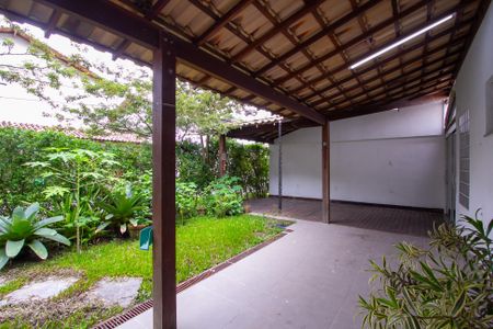 Casa de condomínio para alugar com 110m², 3 quartos e 2 vagasQuintal
