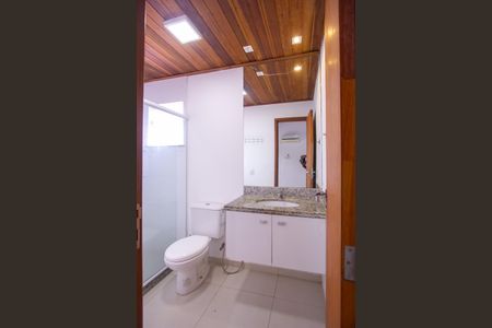 Casa de condomínio para alugar com 110m², 3 quartos e 2 vagasBanheiro da Suíte