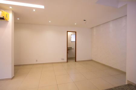 Casa de condomínio para alugar com 110m², 3 quartos e 2 vagasSala