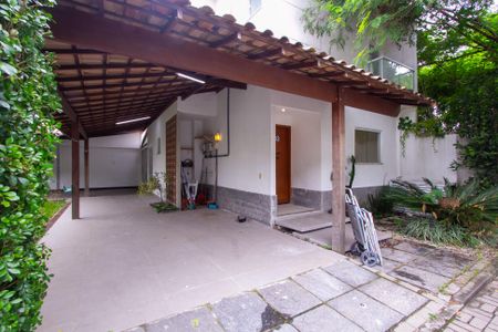 Casa de condomínio para alugar com 110m², 3 quartos e 2 vagasQuintal