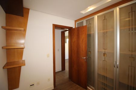 Apartamento à venda com 117m², 4 quartos e 2 vagasQuarto 2