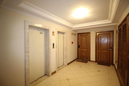 Apartamento à venda com 117m², 4 quartos e 2 vagasCorredor
