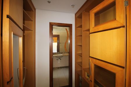 Apartamento à venda com 117m², 4 quartos e 2 vagasCloset da suíte 1