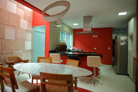Casa para alugar com 350m², 3 quartos e 3 vagasCopa/Cozinha 