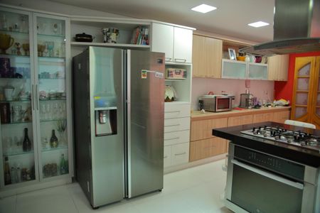 Casa para alugar com 350m², 3 quartos e 3 vagasCozinha 