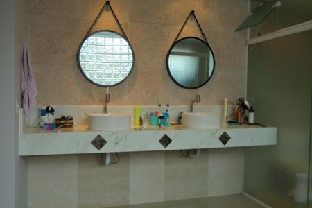 Casa para alugar com 350m², 3 quartos e 3 vagasBanheiro- Suíte 1  