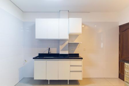 Cozinha de casa de condomínio para alugar com 2 quartos, 52m² em Vila Ema, São Paulo