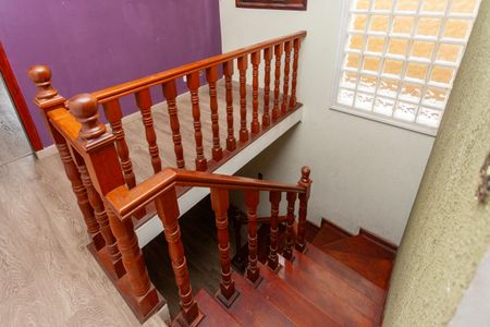 Casa para alugar com 150m², 3 quartos e 2 vagasEscada