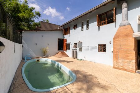 Quintal de casa à venda com 4 quartos, 213m² em Aberta dos Morros, Porto Alegre